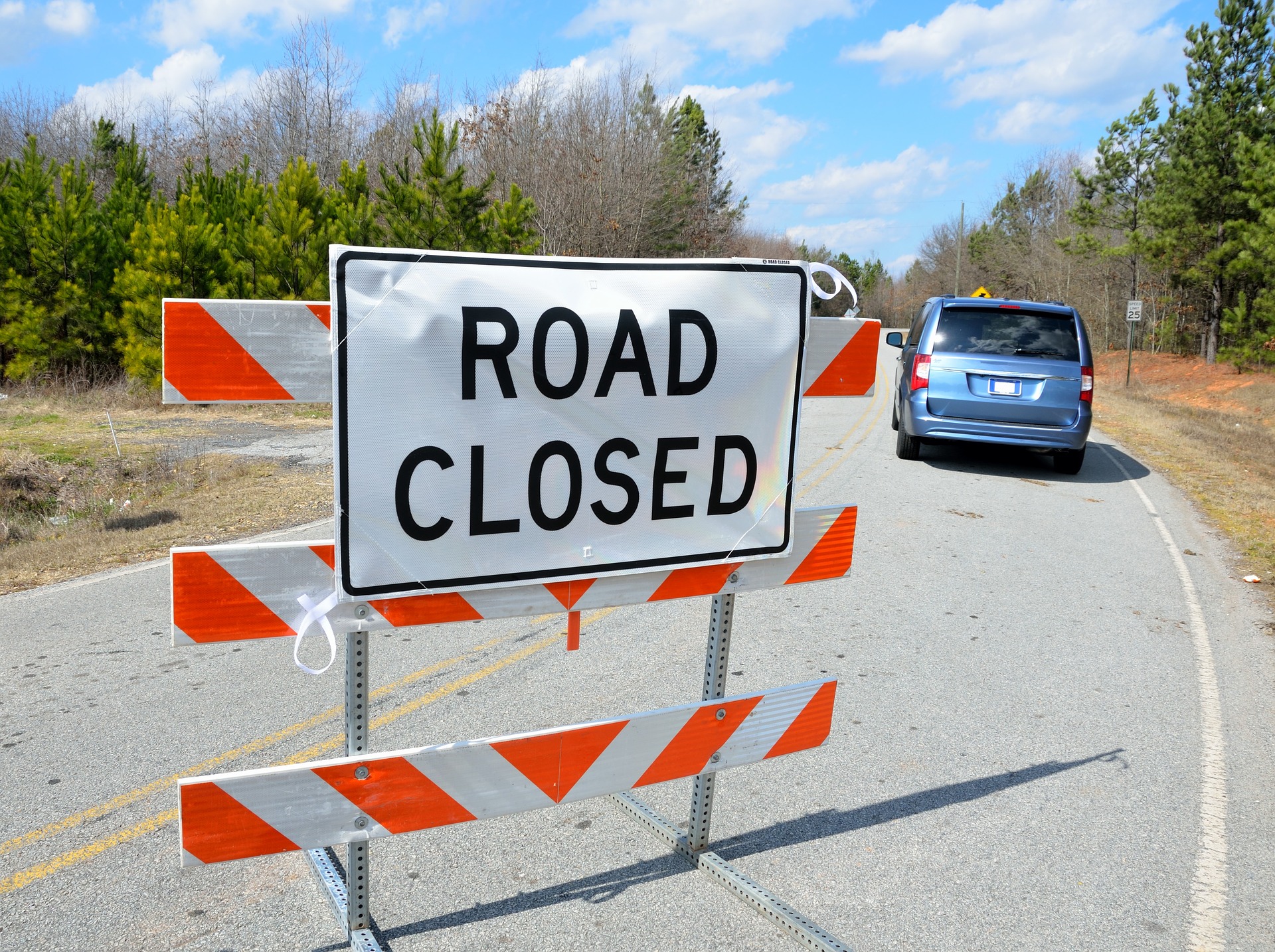 road-closed-sign-2079685_1920